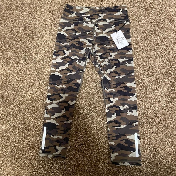 Zyia Active Light Green Camo Reflective Soft n Snug Mid Rise 7/8 24” - Picture 1 of 2